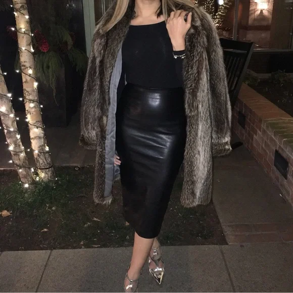 Luxurious Brown Fur Coat - 100% Raccoon Fur - Picture 7 of 15